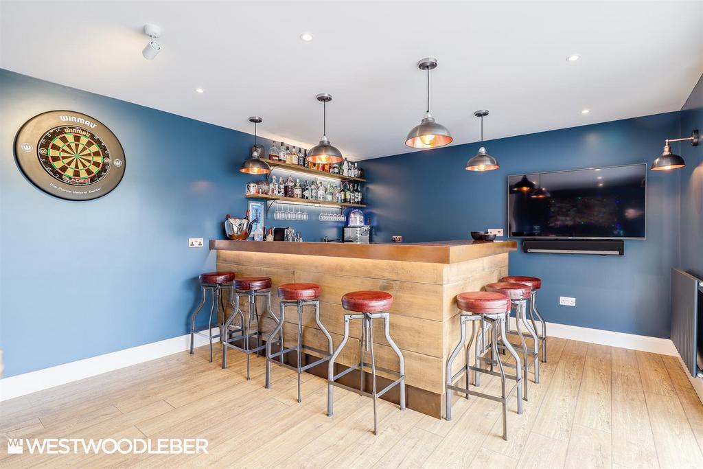 Woodstock Road, Broxbourne EN10 6 bed detached house for sale £1,295,000