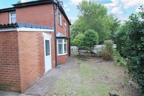 3 bedroom semi-detached house to rent, Craig Avenue, Bury BL8