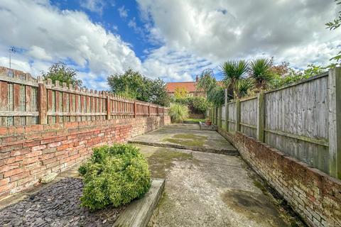 3 bedroom end of terrace house for sale, Fleetgate, Barton Upon Humber, North Lincs, DN18