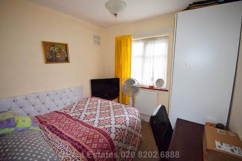 14 Richmond Gardens, London, NW4 4RT