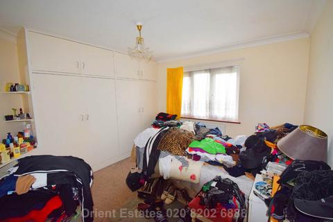 14 Richmond Gardens, London, NW4 4RT