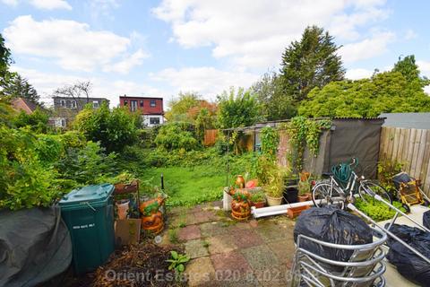 14 Richmond Gardens, London, NW4 4RT