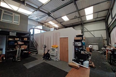 Warehouse to rent, Unit 27 Hightown Industrial Estate, Ringwood, BH24 1ND