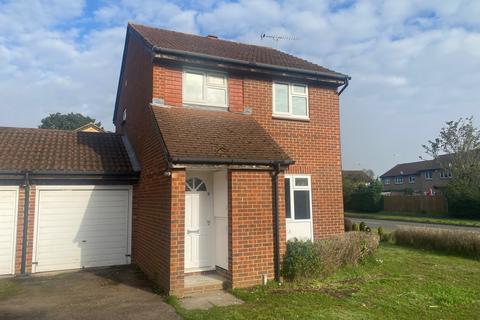 3 bedroom detached house to rent, Woking