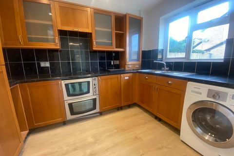 3 bedroom detached house to rent, Woking