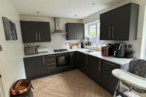 3 bedroom semi-detached house to rent, Beech Close, Willand