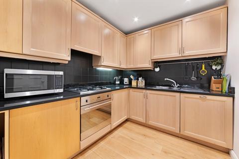 2 bedroom flat to rent, Kensington Park Road, London