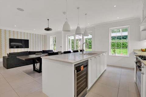 6 bedroom detached house to rent, Weybridge, Surrey, KT13