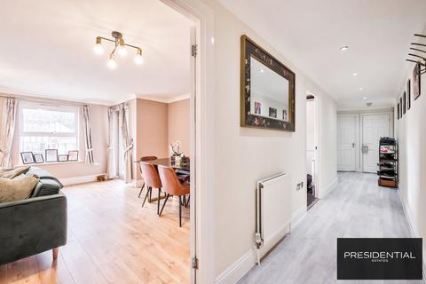 2 bedroom apartment for sale, Chigwell IG7