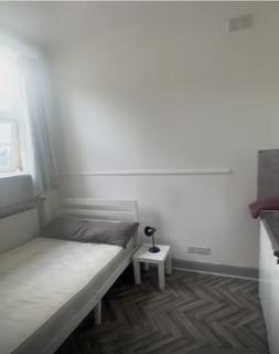 Studio to rent, Gray's Inn Road, London WC1X