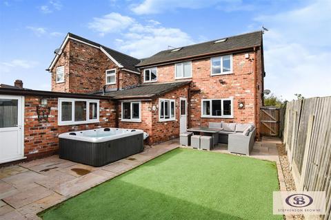 4 bedroom end of terrace house for sale, Davenport Street, Crewe