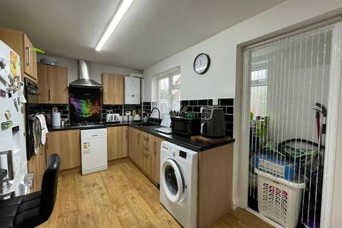 4 Beyon Close, Cam, Dursley, GL11 5JL