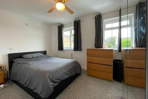 4 Beyon Close, Cam, Dursley, GL11 5JL