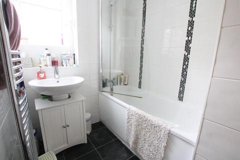31 Waterfields, Leatherhead, KT22 7XB