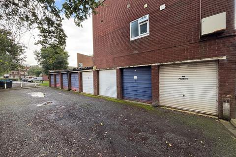 31 Waterfields, Leatherhead, KT22 7XB