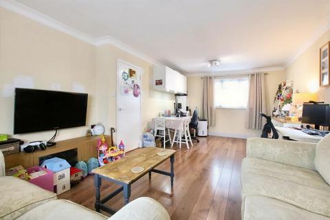 31 Waterfields, Leatherhead, KT22 7XB