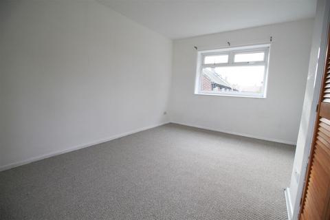 2 bedroom house to rent, Larch Road, Manchester M34