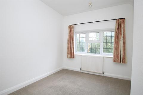 2 bedroom semi-detached house to rent, Gorings Mead, Horsham