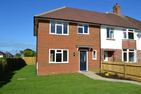 3 bedroom house to rent, Comptons Lane, Horsham