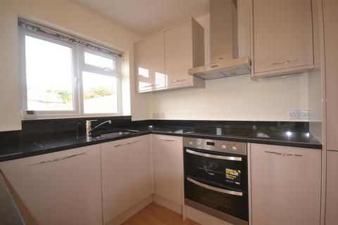 3 bedroom house to rent, Comptons Lane, Horsham