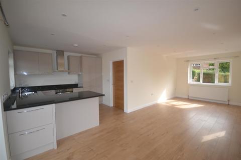 3 bedroom house to rent, Comptons Lane, Horsham