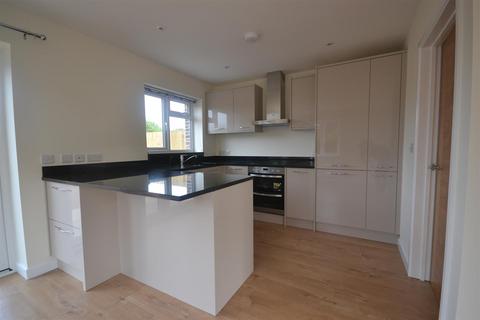 3 bedroom house to rent, Comptons Lane, Horsham