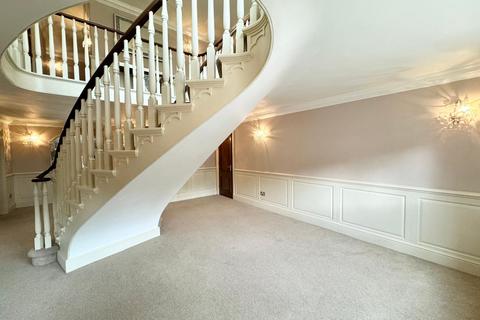 6 bedroom detached house to rent, Spareleaze Hill, Loughton IG10