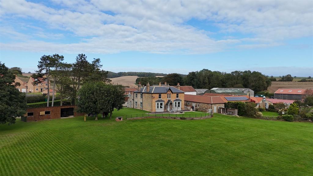 Racecourse Road, East Ayton, Scarborough 5 bed detached house for sale