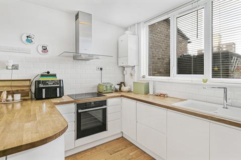 2 bedroom apartment for sale, Rockingham Close, London, SW15