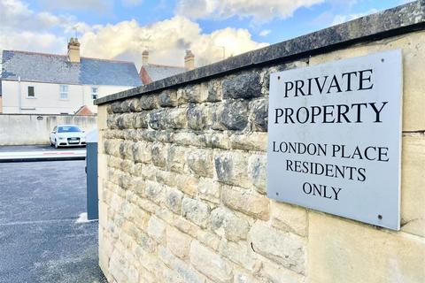 2 bedroom flat for sale, Cirencester