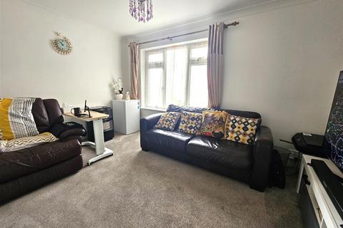 1 bedroom flat for sale, Mountbatten Court, Aldershot