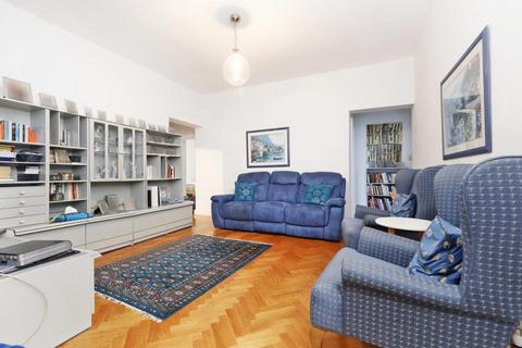 4 bedroom apartment for sale, St Mary Abbots Court, Warwick Gardens, Kensington, W14