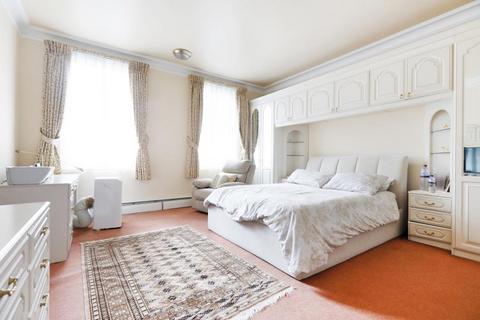 4 bedroom apartment for sale, St Mary Abbots Court, Warwick Gardens, Kensington, W14