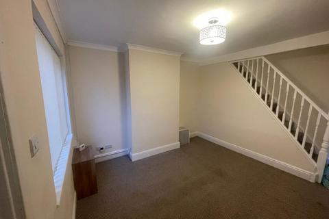 2 bedroom terraced house to rent, Railway View, Goldthorpe