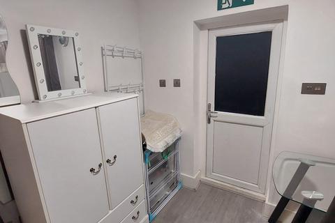 Studio to rent, , HOUNSLOW, TW3