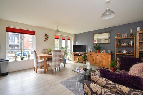 2 bedroom flat for sale, Brooklands Road, Bexhill-On-Sea