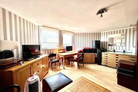 95 Tamar Square, Woodford Green, IG8 0EB