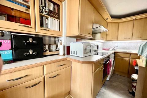 95 Tamar Square, Woodford Green, IG8 0EB