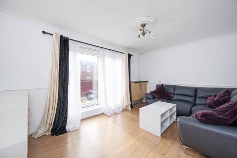 3 bedroom terraced house to rent, Dean Close, Clapton, London, E9