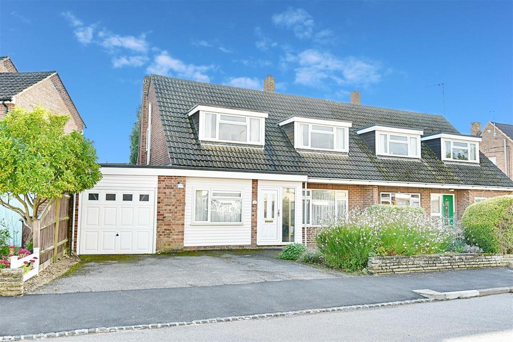 Cowper Crescent, Bengeo SG14 3 bed semidetached house for sale £650,000
