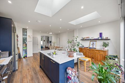 4 bedroom terraced house for sale, Maidstone Road, London, N11