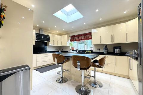 6 bedroom semi-detached house for sale, Clayhall Avenue, Ilford