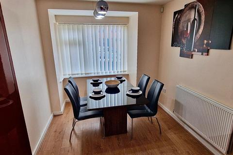 3 bedroom house to rent, Athole Street, Salford M5