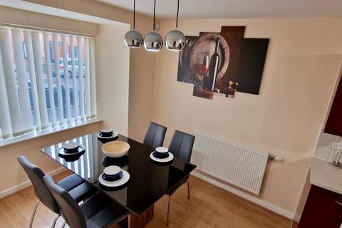 3 bedroom house to rent, Athole Street, Salford M5