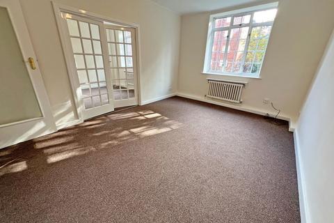 3 bedroom apartment for sale, Stoneygate Court, 298 London Road, Leicester, LE2 2AH