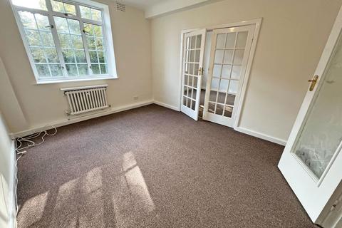 3 bedroom apartment for sale, Stoneygate Court, 298 London Road, Leicester, LE2 2AH