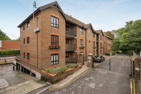 2 bedroom apartment for sale, Regent Court, Windsor