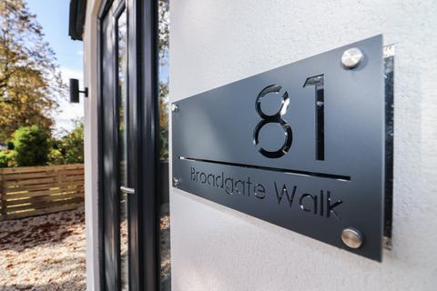 81 Broadgate Walk, Horsforth, Leeds, LS18 4HB