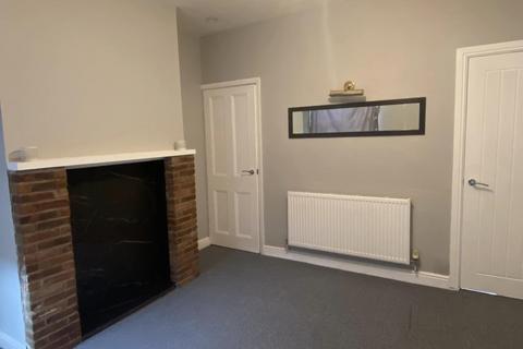 2 bedroom terraced house to rent, Gray Street, Goole