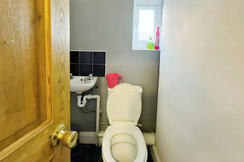 4 bedroom terraced house to rent, Kingsley Street, Leicester